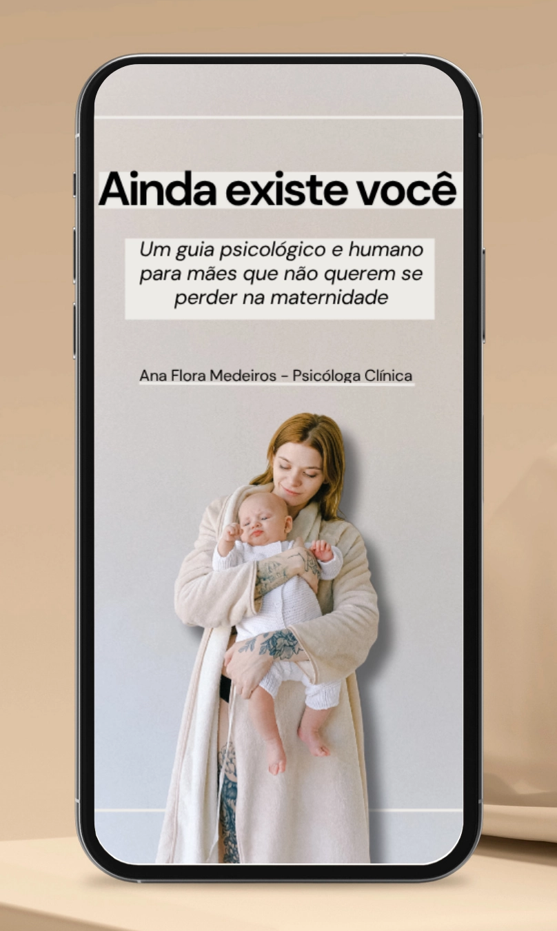 Ilustração de mãe com criança no colo, simbolizando acolhimento e cuidado